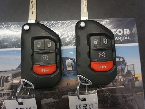 Used 2021 Jeep Gladiator Sport AWD/4WD image 17