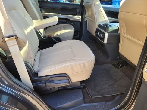 Used 2022 Ford Expedition Limited image 12