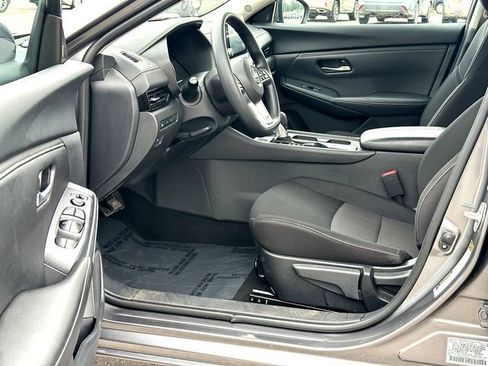 Used 2025 Nissan Sentra SV FWD image 10