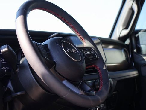 Used 2024 Jeep Gladiator Rubicon w/ Technology Group image 24