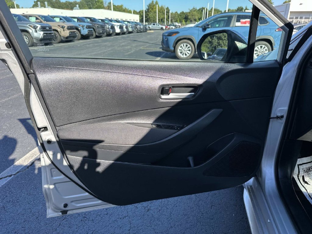 Used 2021 Toyota Corolla LE FWD image 17