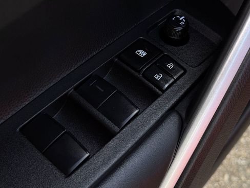 Certified 2025 Toyota Corolla Cross LE w/ Moonroof Package image 11