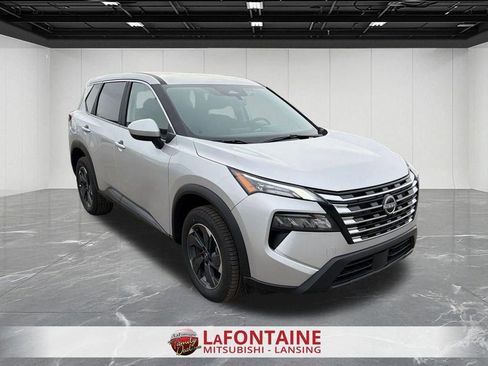 Used 2025 Nissan Rogue SV FWD image 2