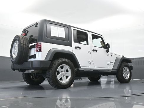 Used 2018 Jeep Wrangler Unlimited Sport S AWD/4WD image 56