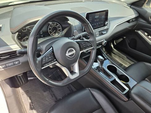 Used 2024 Nissan Altima 2.5 SR FWD image 9