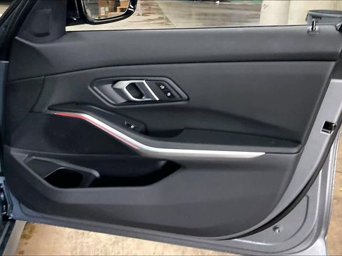 Used 2025 BMW 330i Sedan w/ M Sport Package image 26