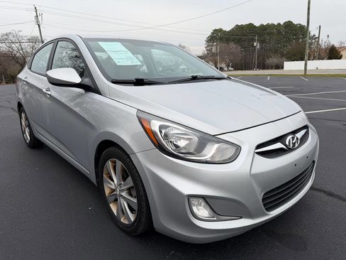 Used 2013 Hyundai Accent GLS w/ Premium Pkg image 5
