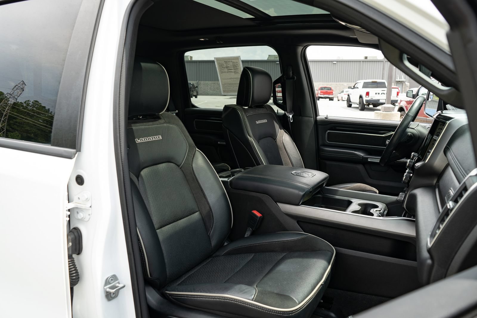 Used 2022 RAM 1500 Laramie AWD/4WD image 22