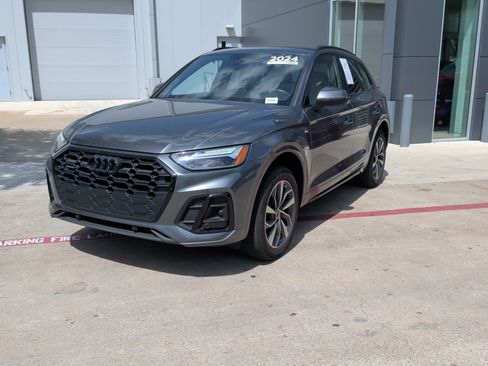 Used 2024 Audi Q5 2.0T Premium w/ Summer of Audi Package AWD/4WD image 5