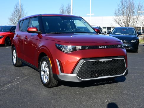 Used 2024 Kia Soul LX w/ Option Group 015 image 2