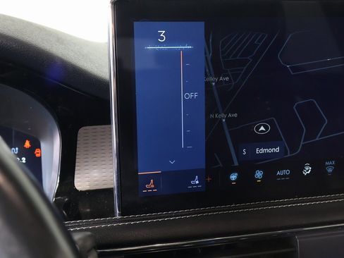 Used 2023 Lincoln Corsair Reserve w/ Equipment Group 201A image 8