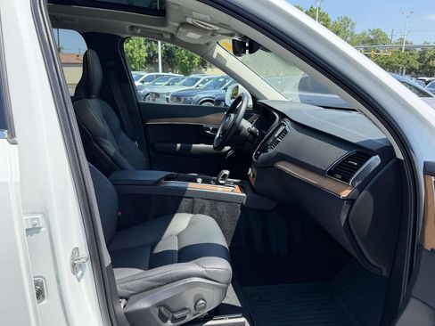 Used 2025 Volvo XC90 B5 Plus w/ Protection Package Premier AWD/4WD image 12