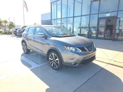 Used 2018 Nissan Rogue Sport SL image 2
