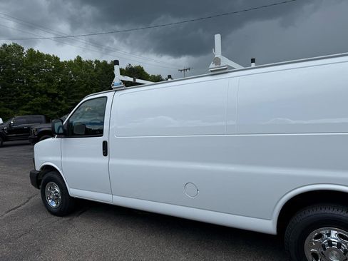 Used 2020 Chevrolet Express 2500 Extended w/ Enhanced Convenience Package RWD image 7