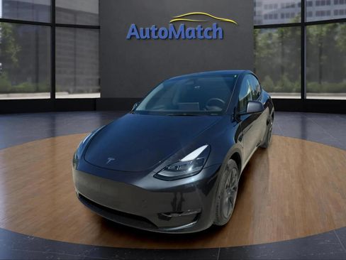 Used 2024 Tesla Model Y Long Range RWD image 3