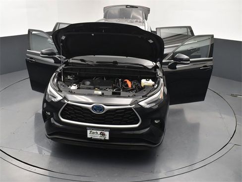 Used 2022 Toyota Highlander XLE image 27