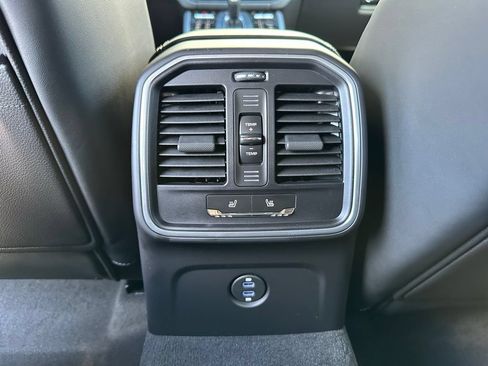 Certified 2026 Porsche Macan AWD/4WD image 36