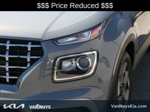 Used 2023 Hyundai Venue SEL FWD image 9
