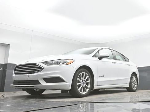 Used 2017 Ford Fusion SE FWD image 29