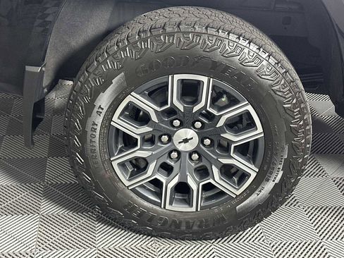 Used 2023 Chevrolet Colorado Z71 w/ Z71 Convenience Package 2 image 16