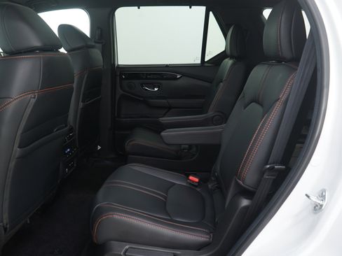 Used 2024 Honda Pilot TrailSport image 17