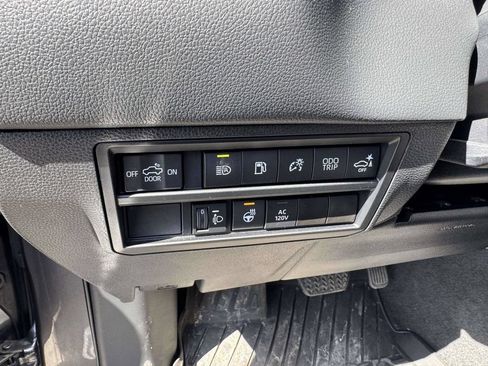 Used 2023 Toyota Tundra Limited AWD/4WD image 23