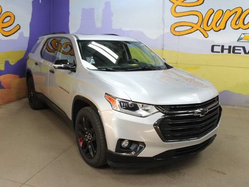 Used 2019 Chevrolet Traverse Premier w/ Redline Edition AWD/4WD image 2