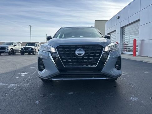 Used 2023 Nissan Kicks SR w/ SR Premium Package image 2