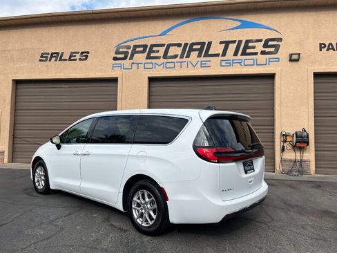 Used 2024 Chrysler Pacifica Touring-L FWD image 31