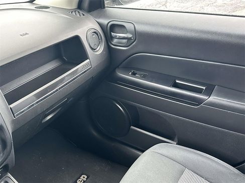 Used 2014 Jeep Patriot Latitude image 31