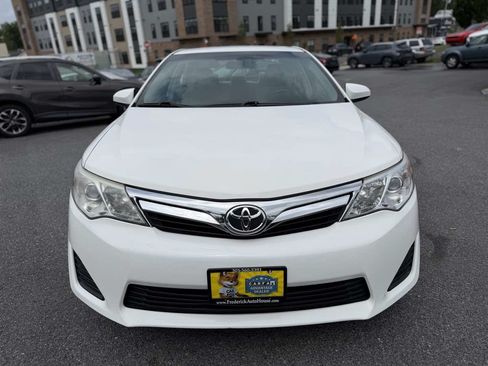 Used 2014 Toyota Camry LE FWD image 2
