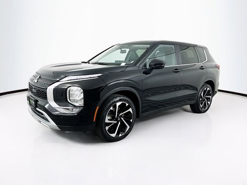 Used 2024 Mitsubishi Outlander SE image 3