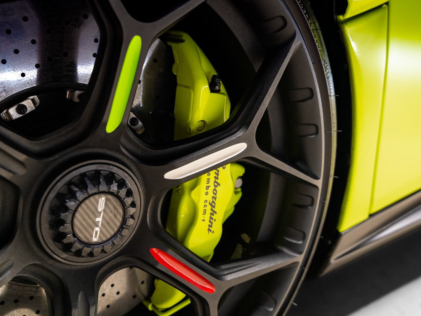Used 2022 Lamborghini Huracan STO RWD image 44
