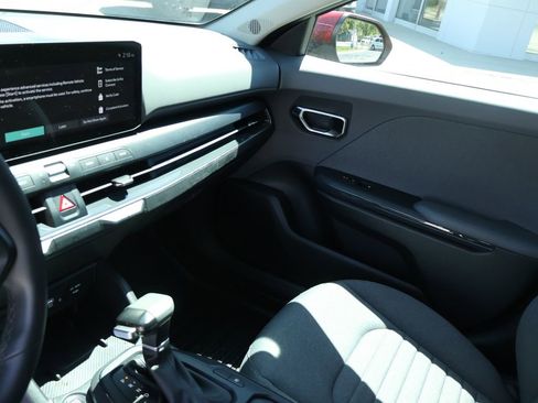 Used 2025 Kia K4 EX FWD image 21