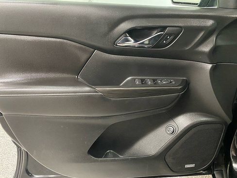 Used 2018 GMC Acadia SLT image 9