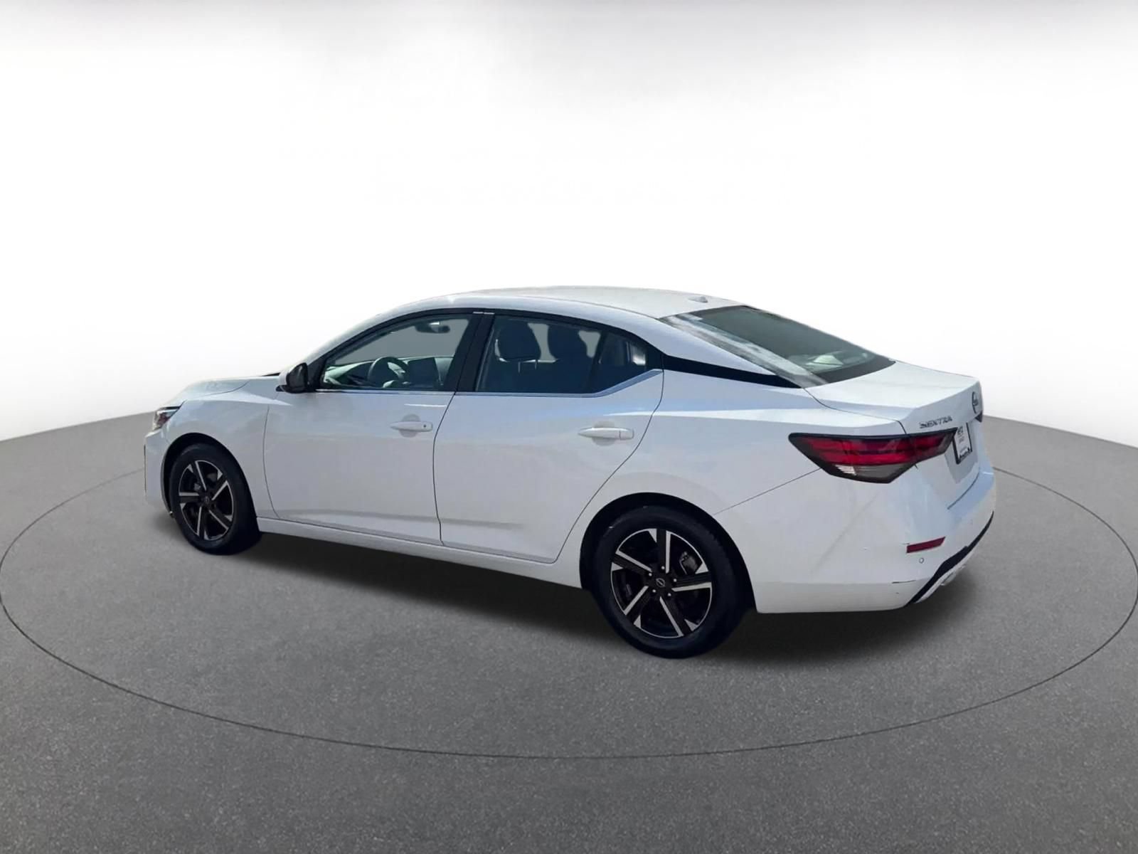 Used 2025 Nissan Sentra SV FWD image 9