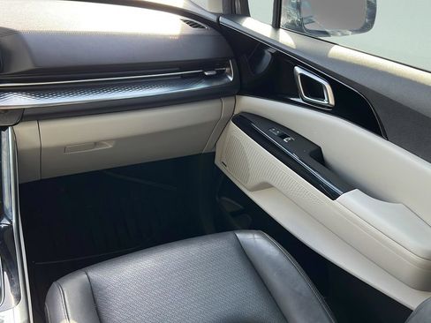 Used 2023 Kia Carnival SX Prestige FWD image 12