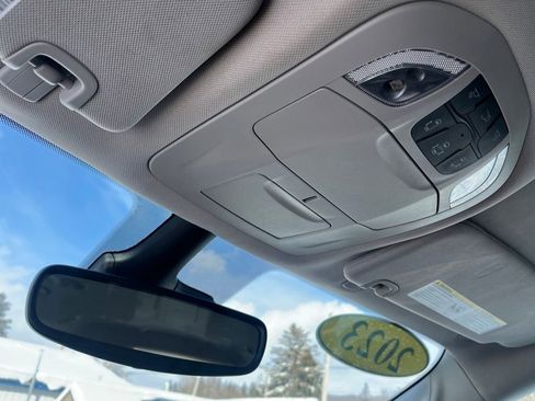 Used 2023 Chrysler Pacifica Touring-L image 24