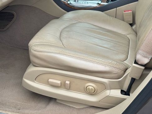 Used 2010 Buick Enclave CXL image 24