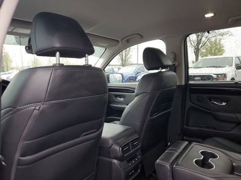 Used 2025 Honda Pilot EX-L image 11