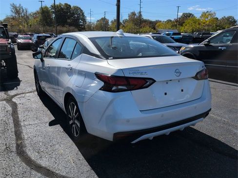 Used 2021 Nissan Versa SV image 2