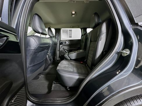 Used 2025 Mitsubishi Outlander SE image 27