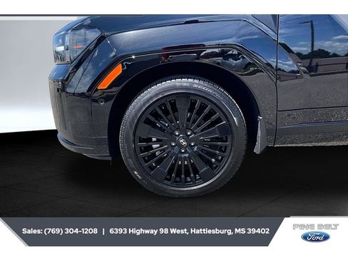 Used 2025 Hyundai Santa Fe Calligraphy FWD image 7