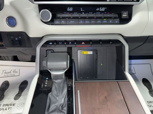 Used 2023 Toyota Tundra Capstone AWD/4WD image 28