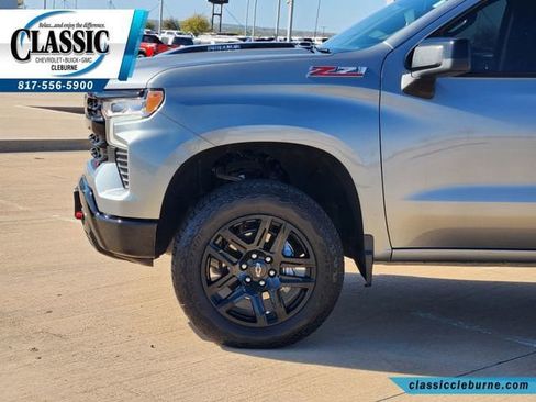 Used 2025 Chevrolet Silverado 1500 LT Trail Boss w/ Convenience Package II image 11