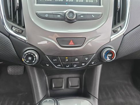Used 2017 Chevrolet Cruze LT FWD image 22