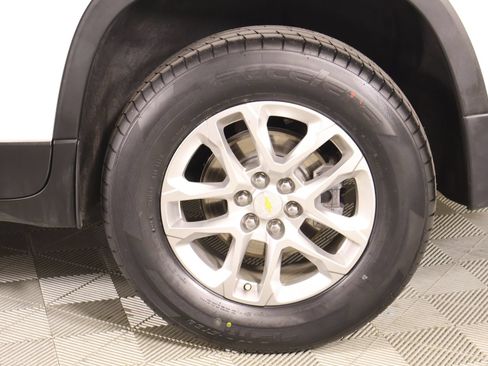 Used 2021 Chevrolet Traverse LS FWD image 18