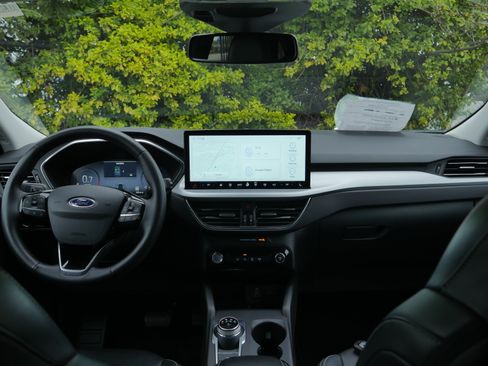 Certified 2025 Ford Escape Platinum AWD/4WD image 8