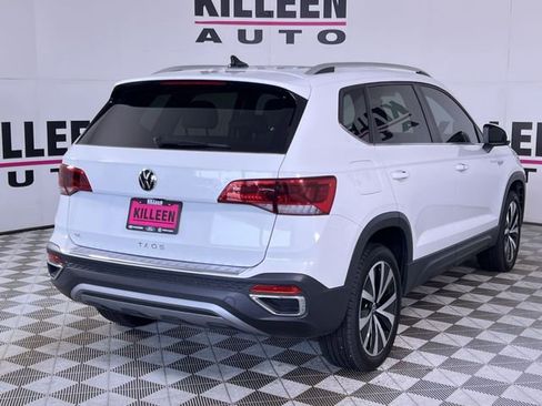 Used 2024 Volkswagen Taos SE image 7