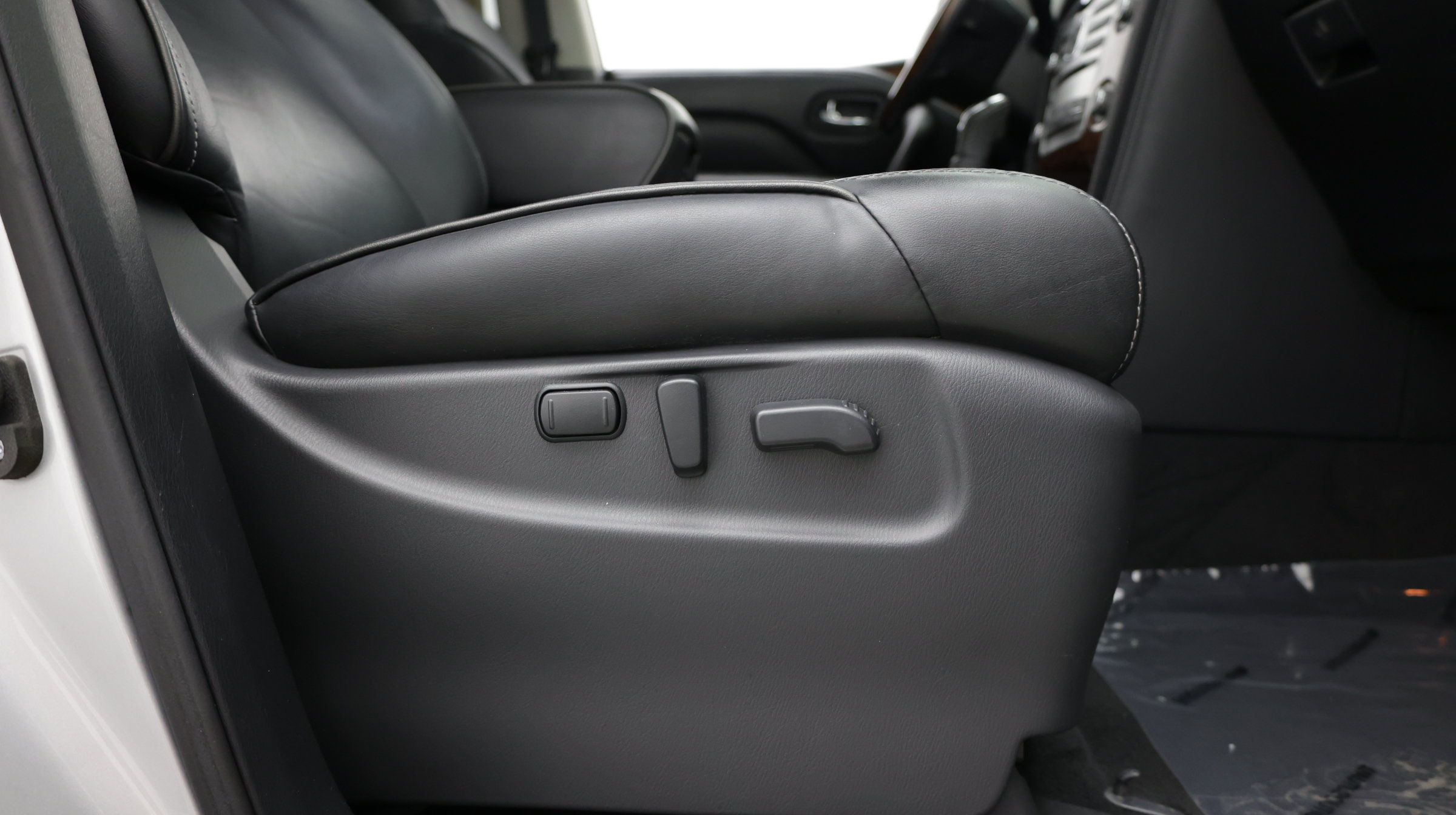 Used 2018 INFINITI QX80 4WD w/ Driver Assistance Package image 47